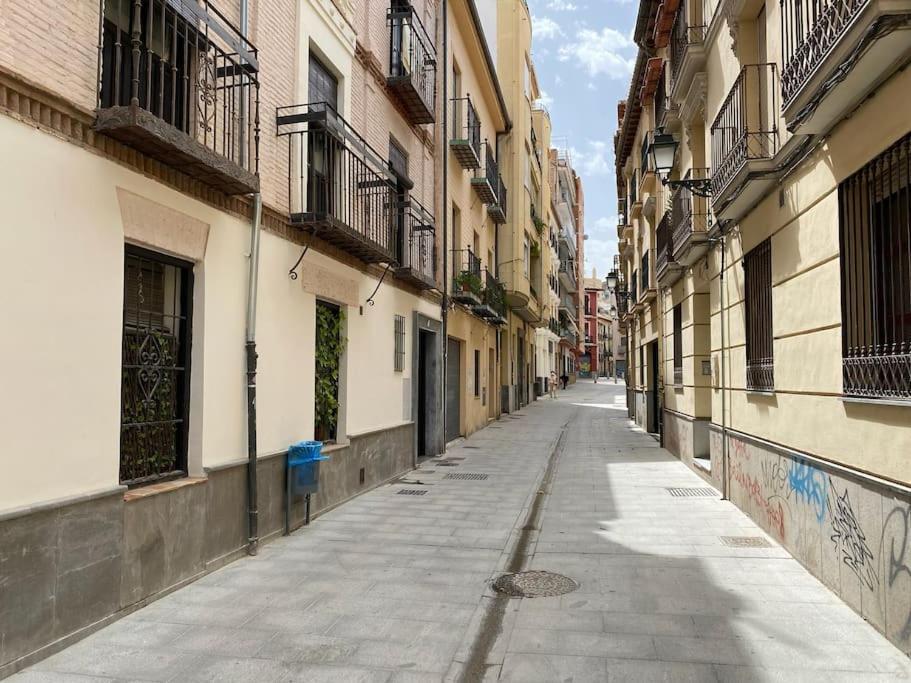 Lovely 2-Bed In Granada 1Min To Gran Via De Colon By Sharingco Extérieur photo