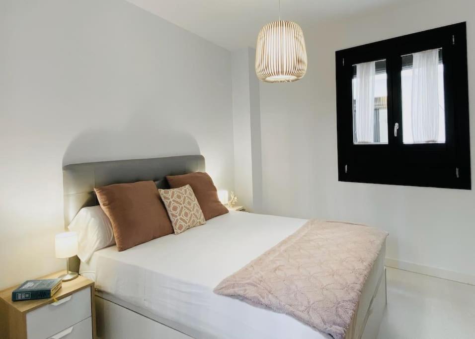 Lovely 2-Bed In Granada 1Min To Gran Via De Colon By Sharingco Extérieur photo